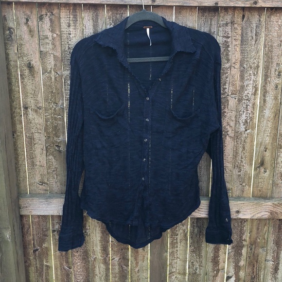 Free People Tops - FREE PEOPLE LIGHT SWEATER